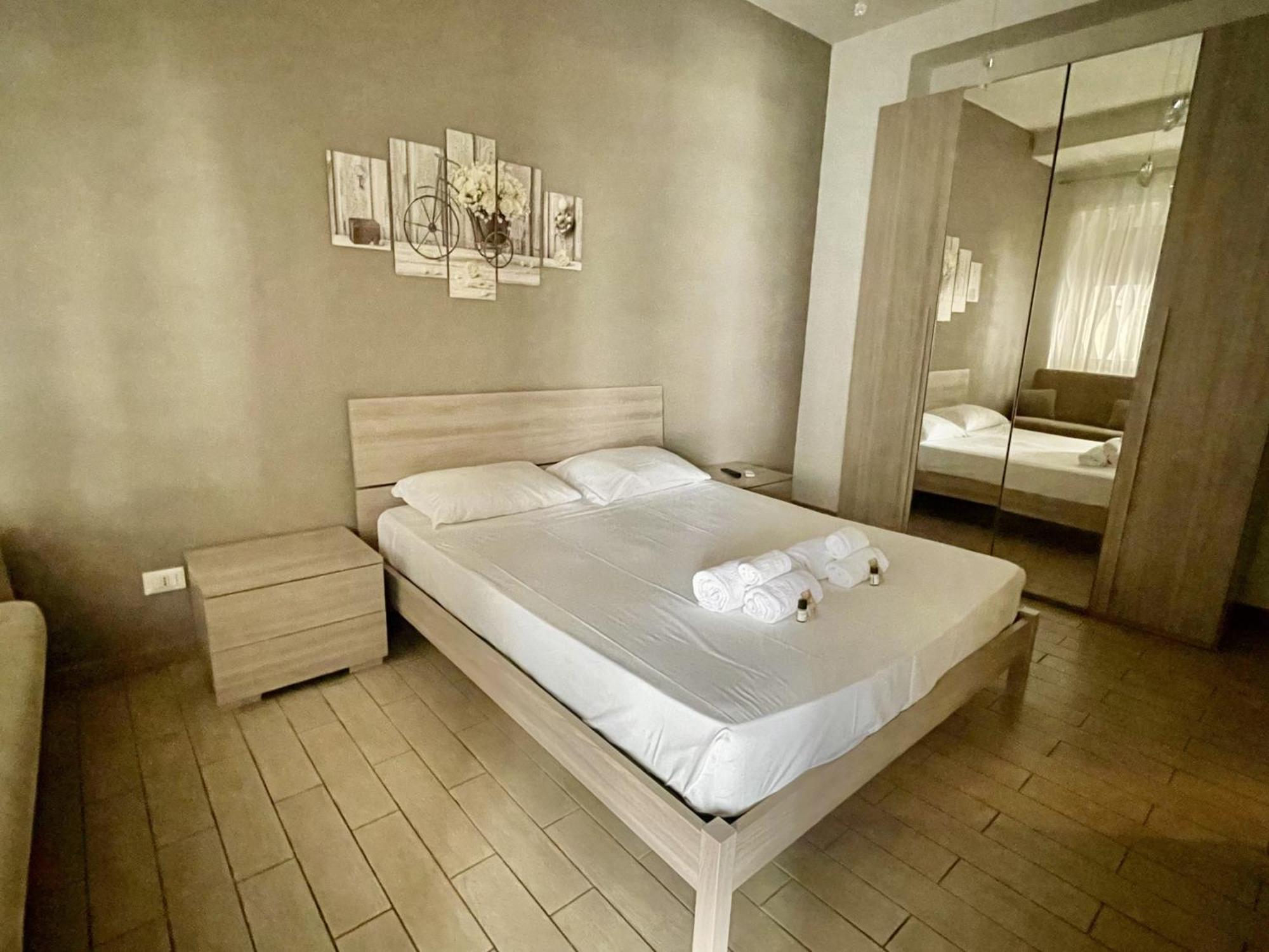 Domus Laterani By Jfm - Comfortable Apartment Big Terrace Colosseo Rom Eksteriør billede