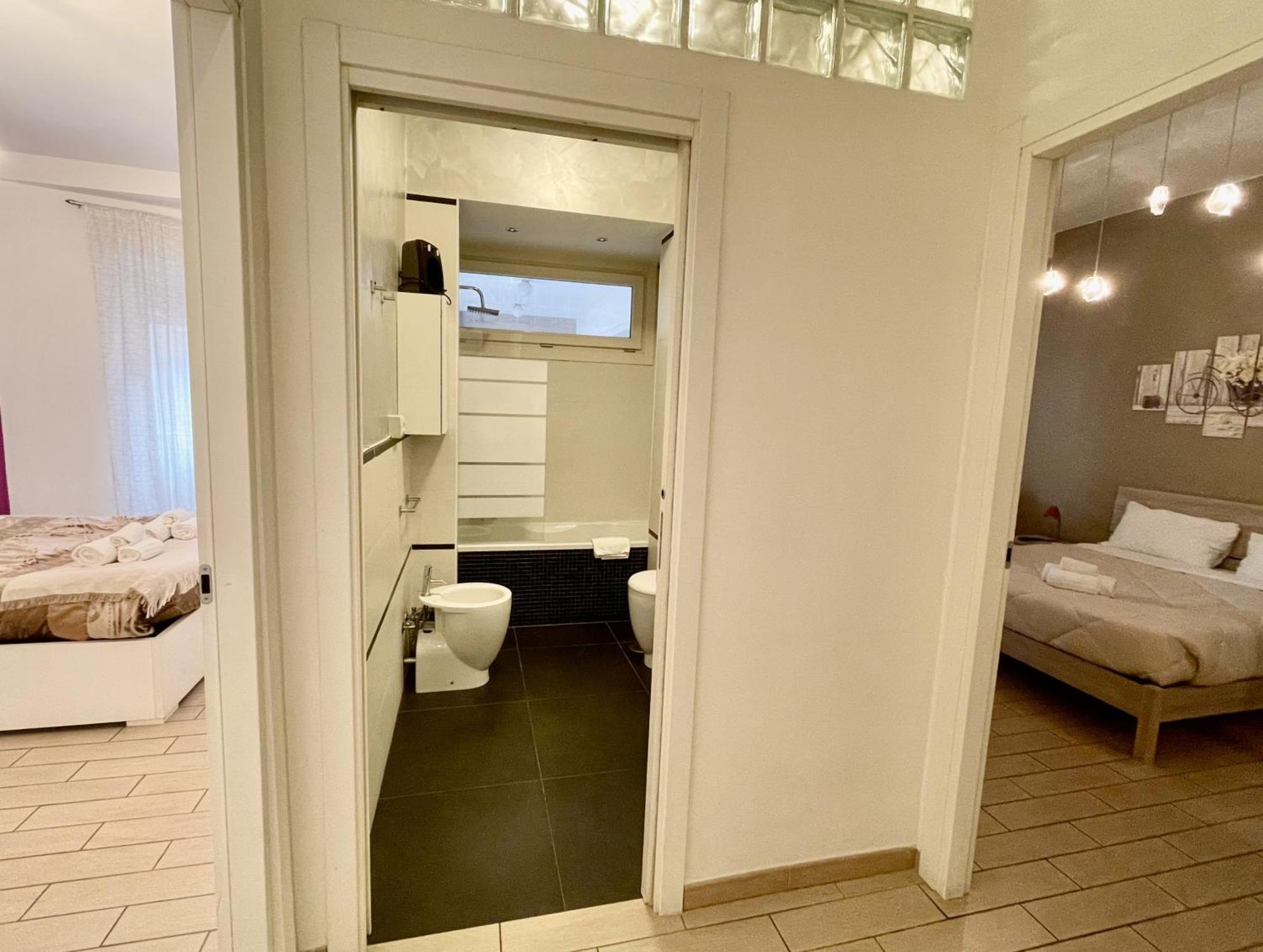 Domus Laterani By Jfm - Comfortable Apartment Big Terrace Colosseo Rom Eksteriør billede